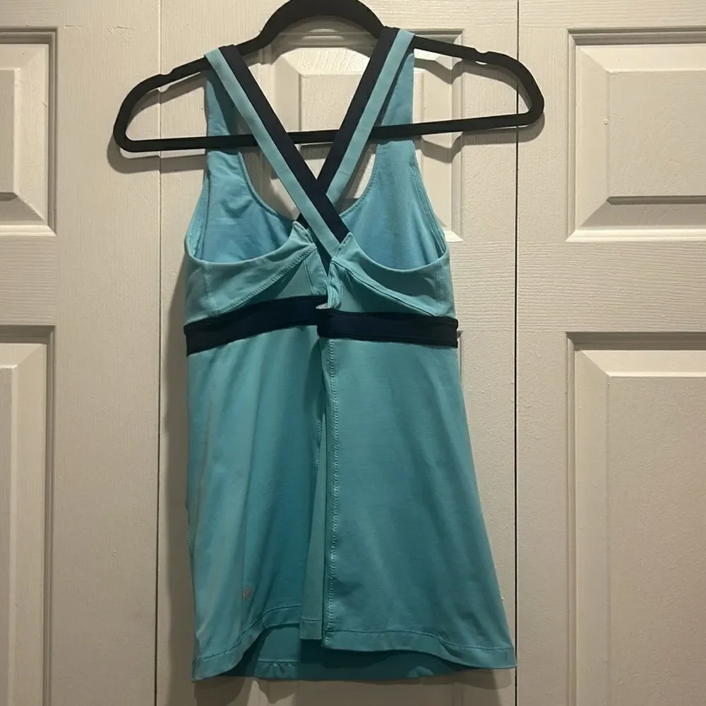 Lululemon Blue Workout Top w Built in Bra, Size 8